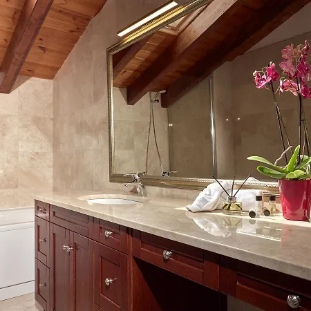 Mont Bleu Luxury Villa