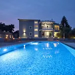 Mont Bleu Luxury Villa *