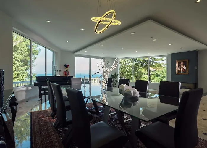 Mont Bleu Luxury Villa *