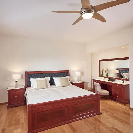 Mont Bleu Luxury Villa *