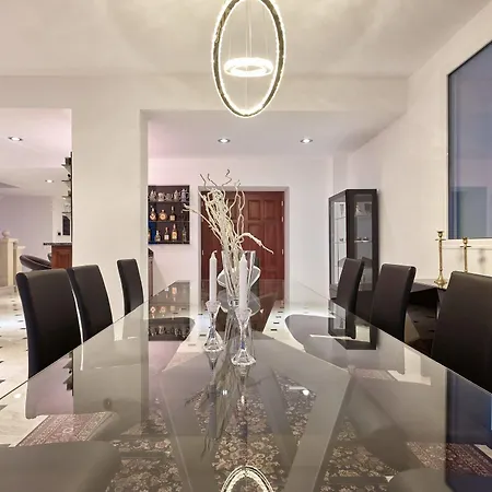 Mont Bleu Luxury Villa *